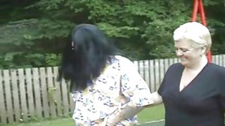 Две развратни блондинки се радват на анални порно с стари баби оргазми с партньор